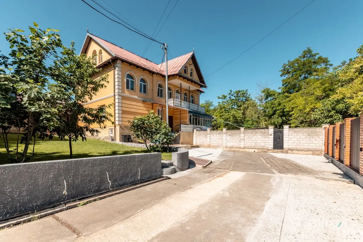 Calea Esilor street, Buiucani district, Chisinau