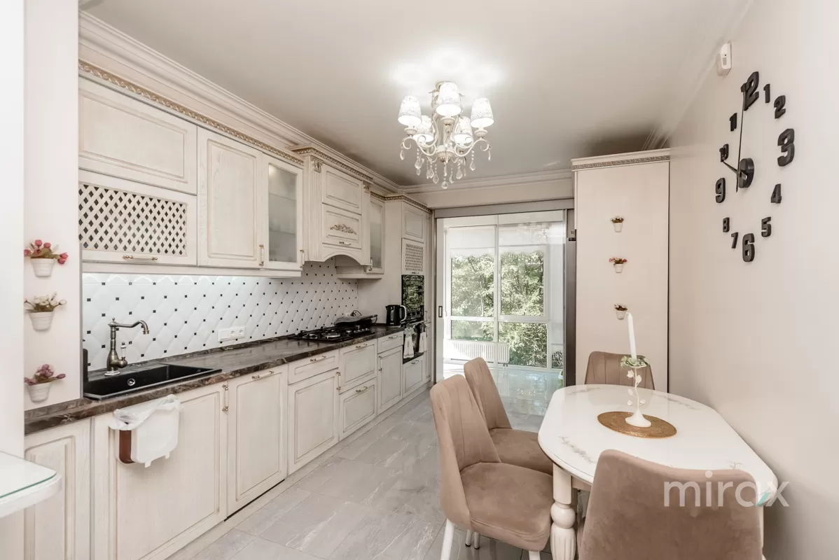 str. Valea Crucii, Botanica